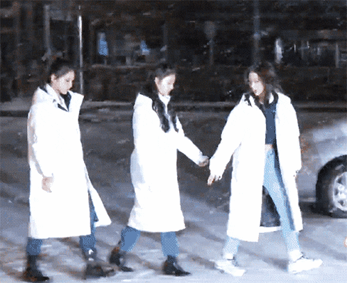 ITZY đ&uacute;ng chuẩn nh&oacute;m nhạc t&acirc;n binh, mới gia nhập l&agrave;ng giải tr&iacute; n&ecirc;n l&agrave;m g&igrave; cũng ngơ hết phần thi&ecirc;n hạ - Ảnh 6.