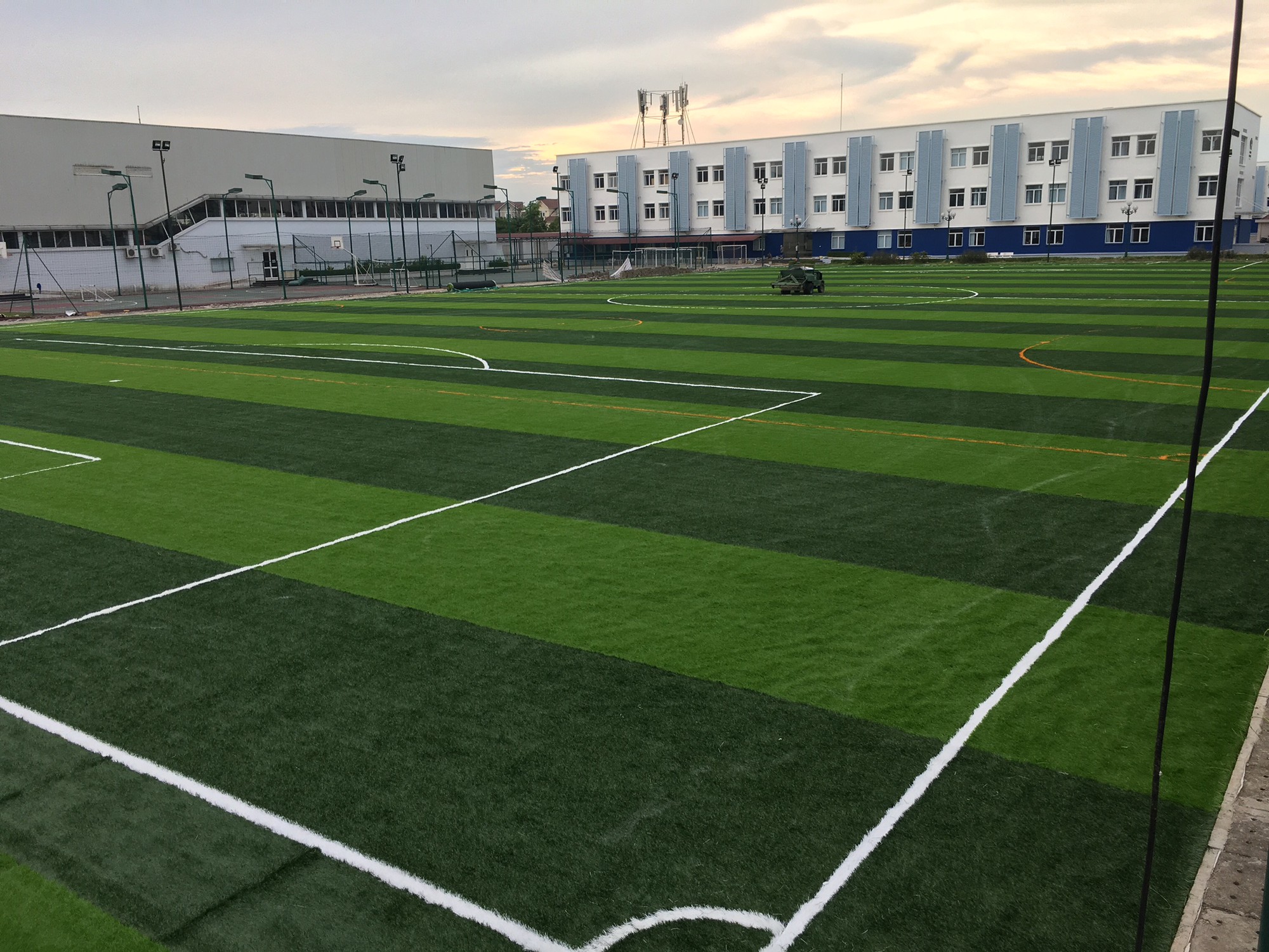 Những tác hại của mặt cỏ nhân tạo - thứ mặt cỏ mà U22 Việt Nam đang phải thi đấu tại giải U22 Đông Nam Á - Ảnh 2. Những tác hại của mặt cỏ nhân tạo - thứ mặt cỏ mà U22 Việt Nam đang phải thi đấu tại giải U22 Đông Nam Á - Ảnh 2.