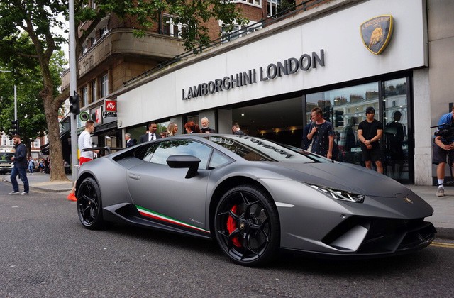 Lời trần tình của nhân viên bán Lamborghini: 