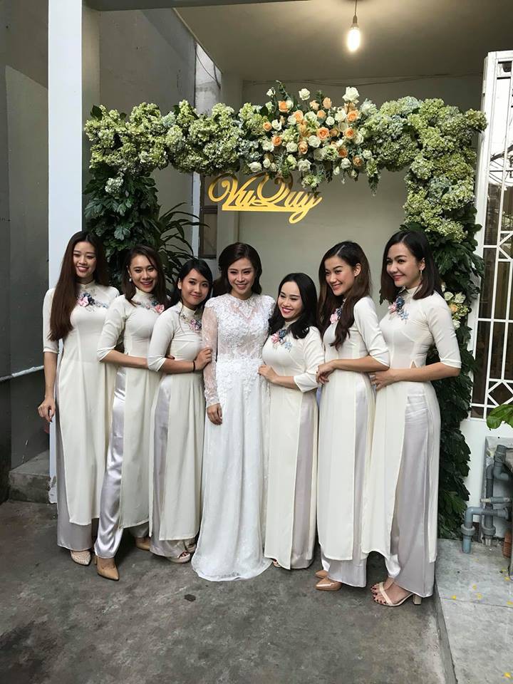 Vợ chồng Ái Châu - Huỳnh Đông cùng dàn diễn viên nổi tiếng bưng quả trong đám hỏi sao nữ Gạo nếp gạo tẻ - Ảnh 5. Vợ chồng Ái Châu - Huỳnh Đông cùng dàn diễn viên nổi tiếng bưng quả trong đám hỏi sao nữ Gạo nếp gạo tẻ - Ảnh 5.