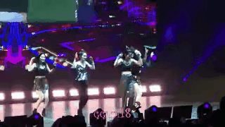 Nhảy cực sung trên sân khấu, Seulgi (Red Velvet) đánh rơi luôn cả... tóc khiến fan cười bò - Ảnh 2.