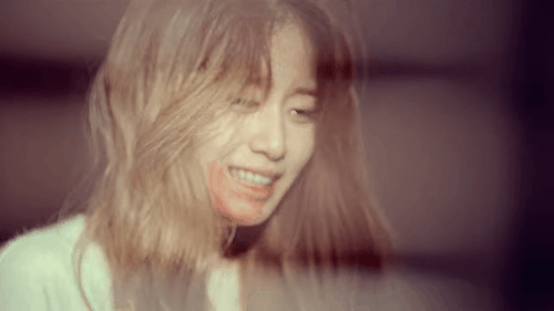 &ldquo;Đ&agrave;o mộ&rdquo; MV cũ, Jiyeon (T-ara) khiến fan sởn da g&agrave; khi diễn cảnh đau đớn vật v&atilde; qu&aacute; t&agrave;i t&igrave;nh - Ảnh 3.
