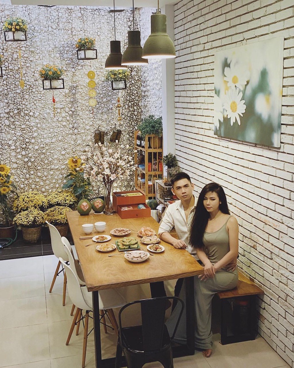 Bạn đã biết hết dàn chị gái cực phẩm của sao Vbiz: Người U50, người yên bề gia thất vẫn xinh đẹp rạng ngời - Ảnh 14. Bạn đã biết hết dàn chị gái cực phẩm của sao Vbiz: Người U50, người yên bề gia thất vẫn xinh đẹp rạng ngời - Ảnh 14.