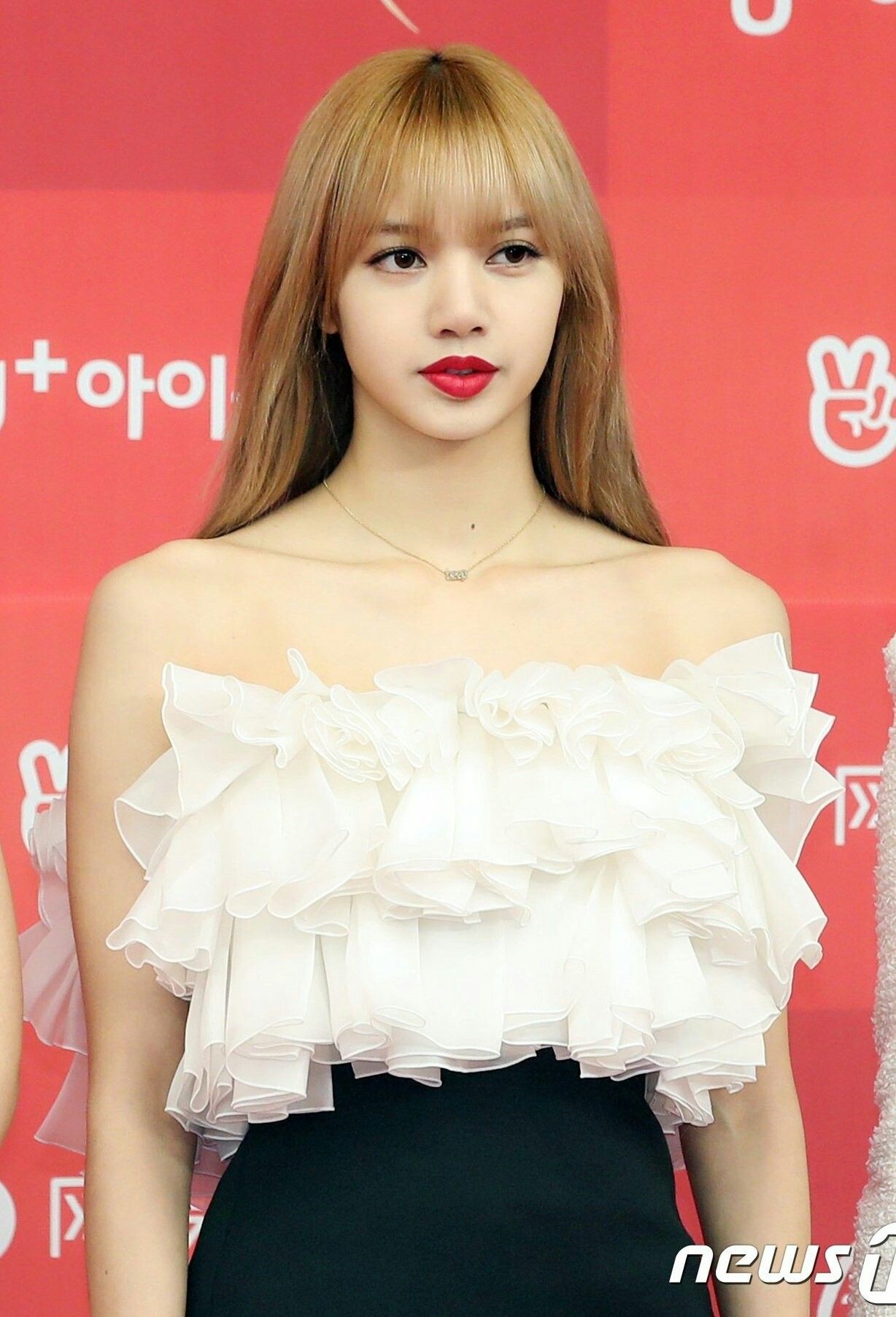 Lisa (Black Pink) Hẳn Sẽ Khiến Visual Nhiều Nhóm Lép Vế Nếu Thật Sự Để Kiểu  Tóc Này