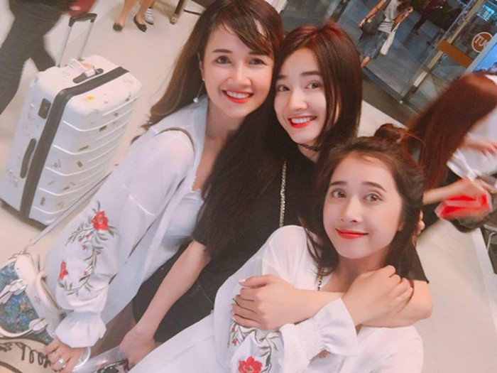 Bạn đã biết hết dàn chị gái cực phẩm của sao Vbiz: Người U50, người yên bề gia thất vẫn xinh đẹp rạng ngời - Ảnh 2. Bạn đã biết hết dàn chị gái cực phẩm của sao Vbiz: Người U50, người yên bề gia thất vẫn xinh đẹp rạng ngời - Ảnh 2.
