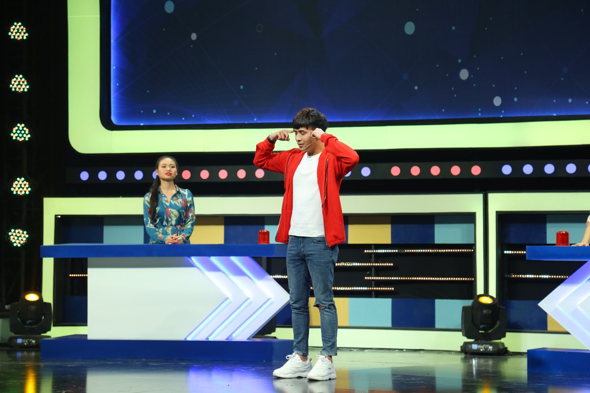 Hồ Quang Hiếu không chỉ lanh chanh mà còn làm đồng đội bị thương khi chơi gameshow - Ảnh 3. Hồ Quang Hiếu không chỉ lanh chanh mà còn làm đồng đội bị thương khi chơi gameshow - Ảnh 3.