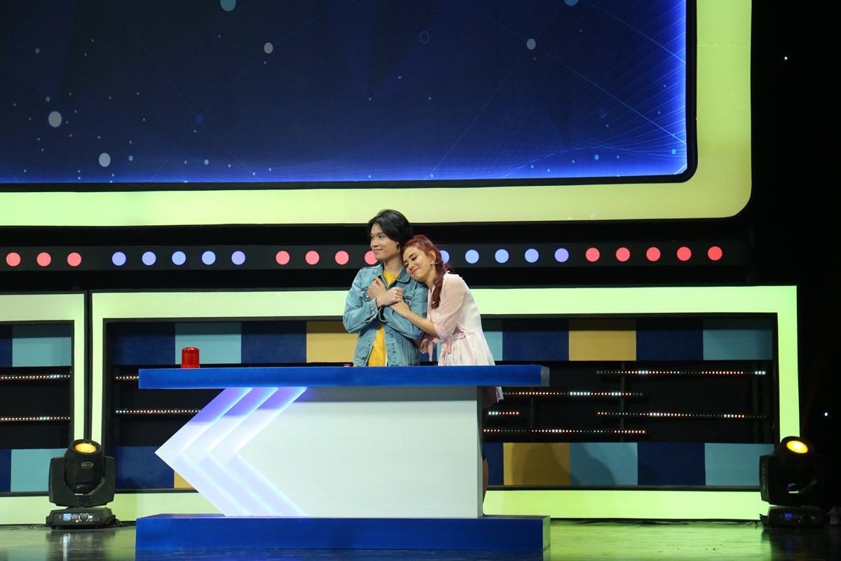 Hồ Quang Hiếu không chỉ lanh chanh mà còn làm đồng đội bị thương khi chơi gameshow - Ảnh 5. Hồ Quang Hiếu không chỉ lanh chanh mà còn làm đồng đội bị thương khi chơi gameshow - Ảnh 5.
