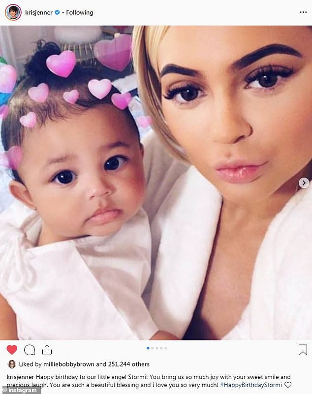 Cả nhà Kardashian cùng đăng loạt ảnh cưng hết cỡ về con gái 1 tuổi của Kylie, ai nhìn cũng muốn có con ngay! - Ảnh 19.