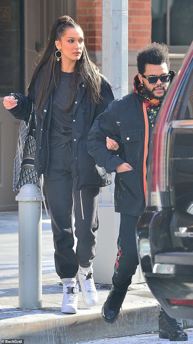 Trời lạnh tới mức tóc đông cứng, Bella Hadid vẫn ấm áp vô cùng vì có bạn trai The Weeknd bên cạnh - Ảnh 5.