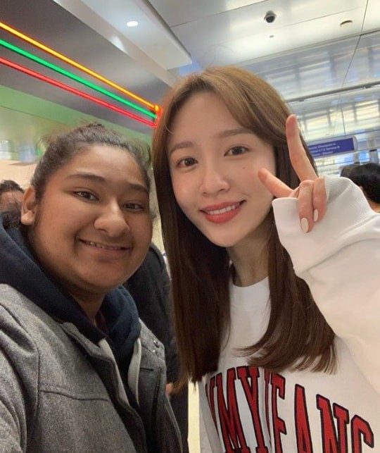 Fangirl may mắn nhất hệ mặt trời: Sở hữu cả gia tài ảnh selfie với sao từ Tây sang Đông khiến triệu người gato - Ảnh 11.