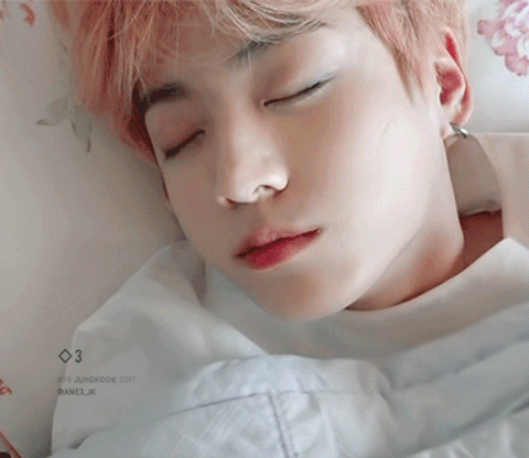 Chụp lén ảnh em út Jungkook khi đang ngủ là sở thích của các anh nhà BTS - Ảnh 11.