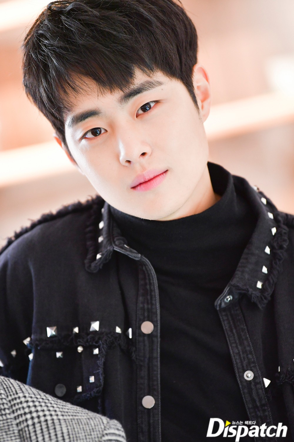 Tưởng sẽ nam tính hơn khi để râu, loạt nam thần Kbiz lại khiến fangirl vỡ mộng vì càng nhìn càng thấy sai! - Ảnh 2. Tưởng sẽ nam tính hơn khi để râu, loạt nam thần Kbiz lại khiến fangirl vỡ mộng vì càng nhìn càng thấy sai! - Ảnh 2.