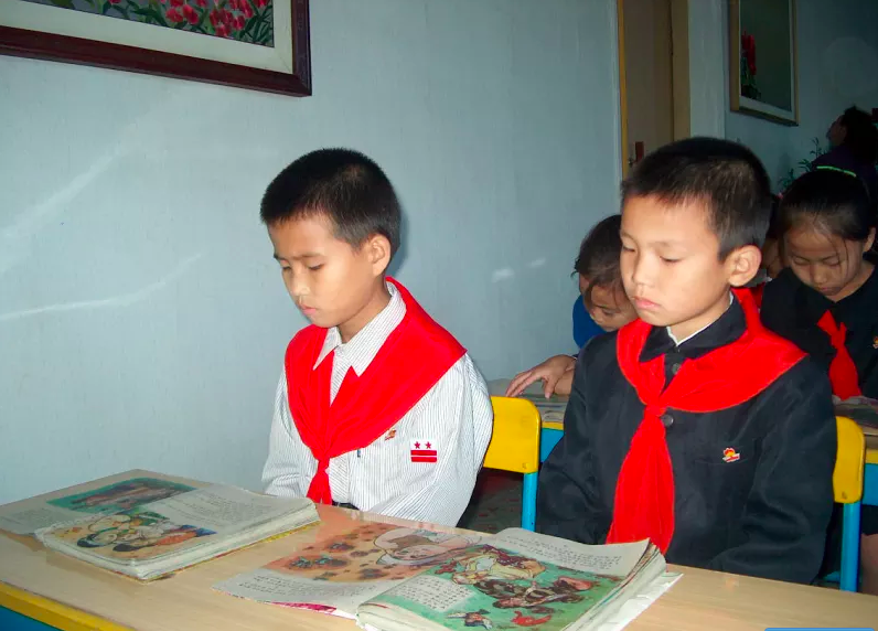 Khám phá bên trong các trường học ở Triều Tiên, họ đang dạy gì cho học sinh? - Ảnh 15.