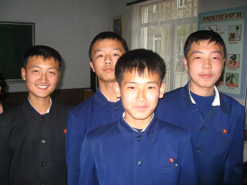 Khám phá bên trong các trường học ở Triều Tiên, họ đang dạy gì cho học sinh? - Ảnh 17.