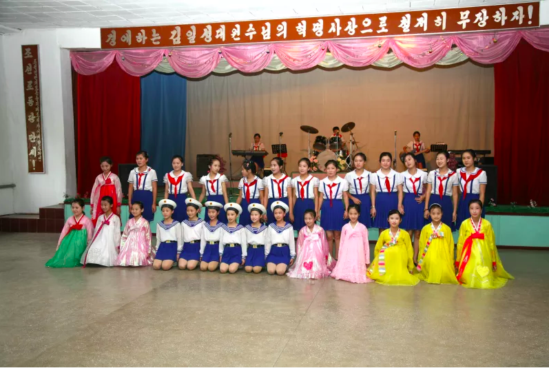 Khám phá bên trong các trường học ở Triều Tiên, họ đang dạy gì cho học sinh? - Ảnh 21.