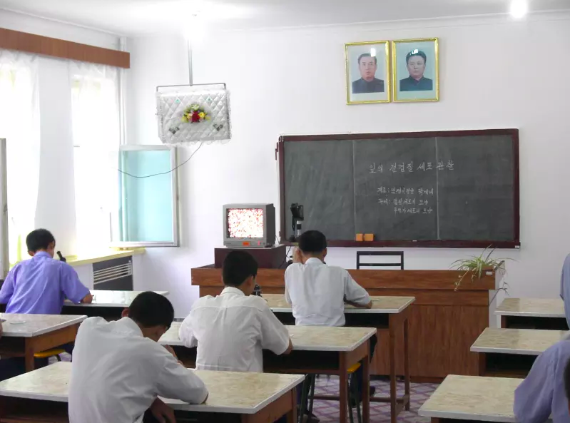 Khám phá bên trong các trường học ở Triều Tiên, họ đang dạy gì cho học sinh? - Ảnh 22.