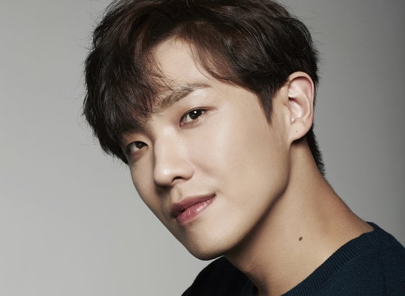 Tưởng sẽ nam tính hơn khi để râu, loạt nam thần Kbiz lại khiến fangirl vỡ mộng vì càng nhìn càng thấy sai! - Ảnh 14. Tưởng sẽ nam tính hơn khi để râu, loạt nam thần Kbiz lại khiến fangirl vỡ mộng vì càng nhìn càng thấy sai! - Ảnh 14.