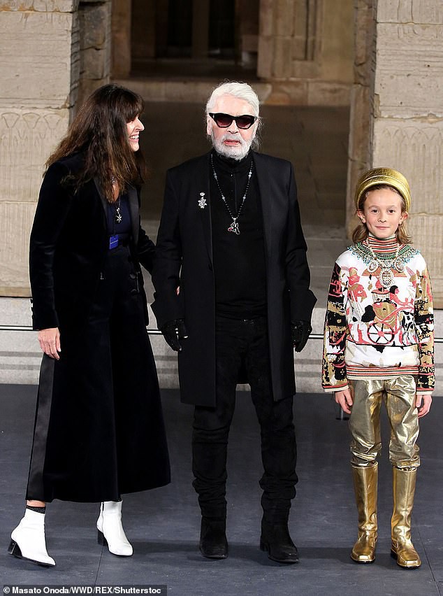 Cuộc sống xa hoa của Hoàng tử nhí làng thời trang, con trai nuôi huyền thoại Karl Lagerfeld - Ảnh 5.