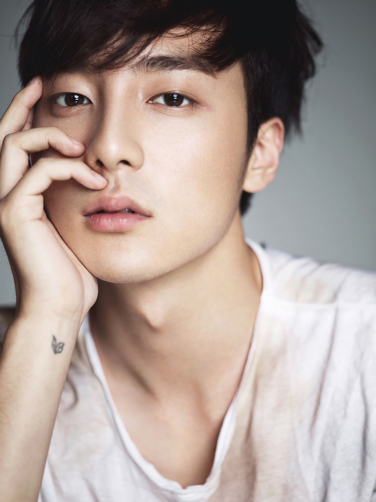 Tưởng sẽ nam tính hơn khi để râu, loạt nam thần Kbiz lại khiến fangirl vỡ mộng vì càng nhìn càng thấy sai! - Ảnh 8. Tưởng sẽ nam tính hơn khi để râu, loạt nam thần Kbiz lại khiến fangirl vỡ mộng vì càng nhìn càng thấy sai! - Ảnh 8.