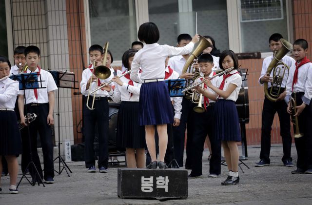 Khám phá bên trong các trường học ở Triều Tiên, họ đang dạy gì cho học sinh? - Ảnh 6.