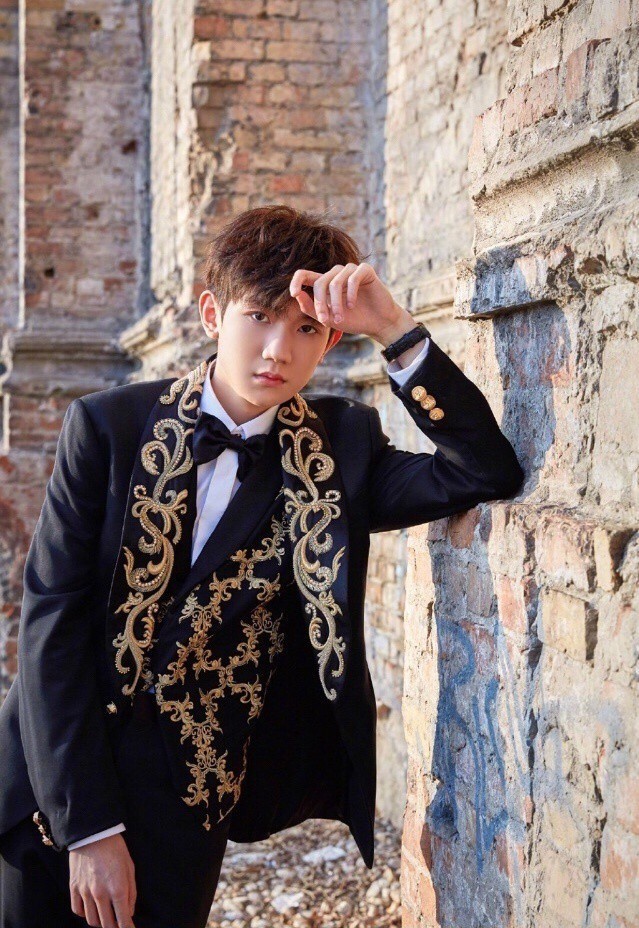 Đỡ kh&ocirc;ng nổi với hậu trường đằng sau loạt h&igrave;nh thần th&aacute;nh của sao Cbiz: Đỉnh cao của sống ảo l&agrave; đ&acirc;y! - Ảnh 1.