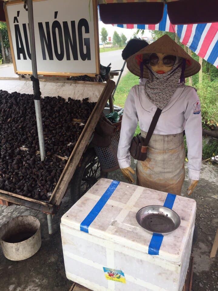 Định ghé vào quán ven đường mua ấu nóng, nhưng nhìn sang cô bán hàng lại khiến vị khách hú hồn - Ảnh 5. Định ghé vào quán ven đường mua ấu nóng, nhưng nhìn sang cô bán hàng lại khiến vị khách hú hồn - Ảnh 5.