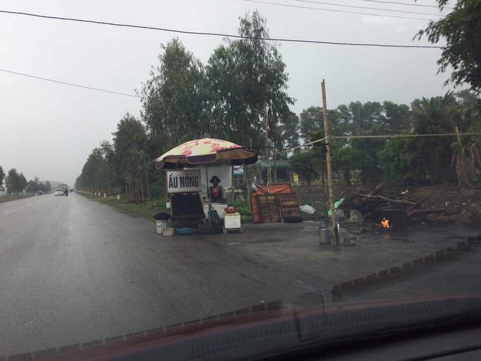 Định ghé vào quán ven đường mua ấu nóng, nhưng nhìn sang cô bán hàng lại khiến vị khách hú hồn - Ảnh 2. Định ghé vào quán ven đường mua ấu nóng, nhưng nhìn sang cô bán hàng lại khiến vị khách hú hồn - Ảnh 2.