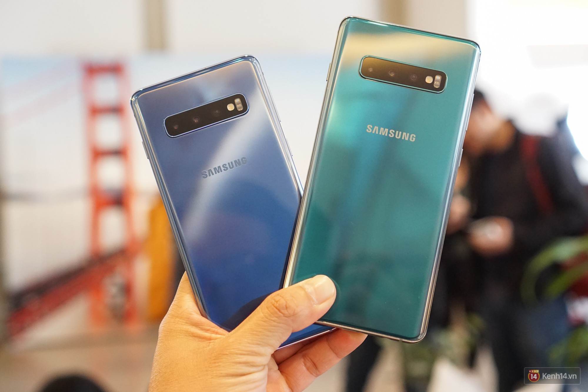 Trên tay Galaxy S10/S10+ giá từ 21 triệu: Như này không đẹp thì không biết thế nào mới được coi là đẹp - Ảnh 9. Trên tay Galaxy S10/S10+ giá từ 21 triệu: Như này không đẹp thì không biết thế nào mới được coi là đẹp - Ảnh 9.