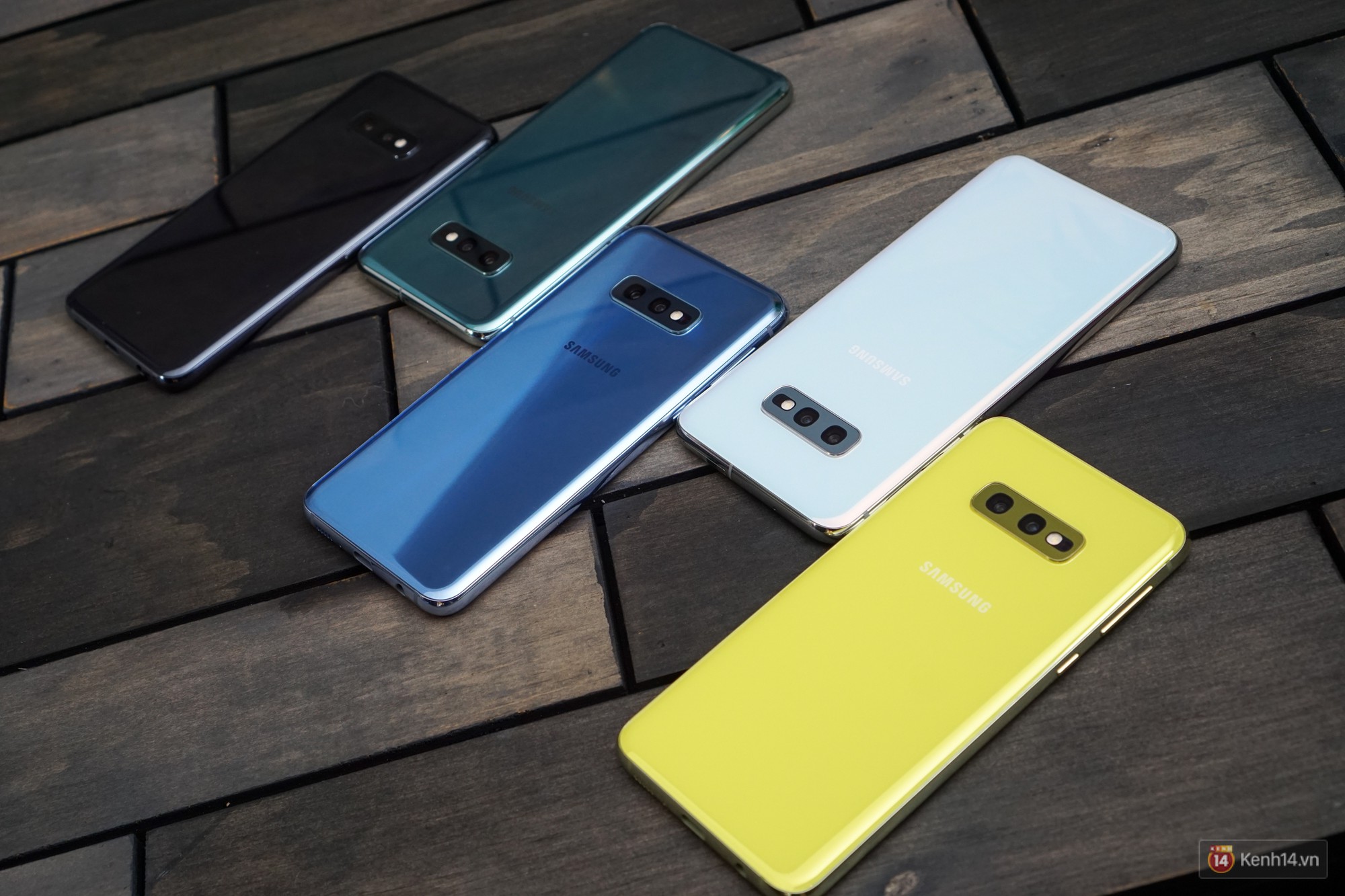 Trên tay Galaxy S10/S10+ giá từ 21 triệu: Như này không đẹp thì không biết thế nào mới được coi là đẹp - Ảnh 11. Trên tay Galaxy S10/S10+ giá từ 21 triệu: Như này không đẹp thì không biết thế nào mới được coi là đẹp - Ảnh 11.