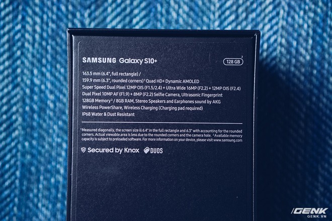 Mở hộp Galaxy S10+ luôn cho nóng: Nhìn vỏ thôi cũng thấy sang xịn mịn, phụ kiện đồng màu tùy thích với máy - Ảnh 2.