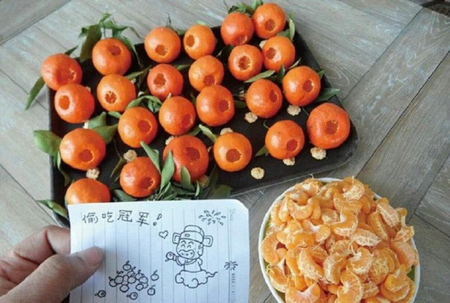 Những c&ocirc; n&agrave;ng rảnh nhất MXH: Đem m&igrave; t&ocirc;m đan khăn, b&oacute;c thanh long bỏ hạt, xếp vỏ hạt b&iacute; th&agrave;nh hoa - Ảnh 19.