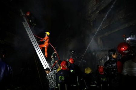  Không chạy được do kẹt xe, 45 người chết thảm trong đám cháy  - Ảnh 3.