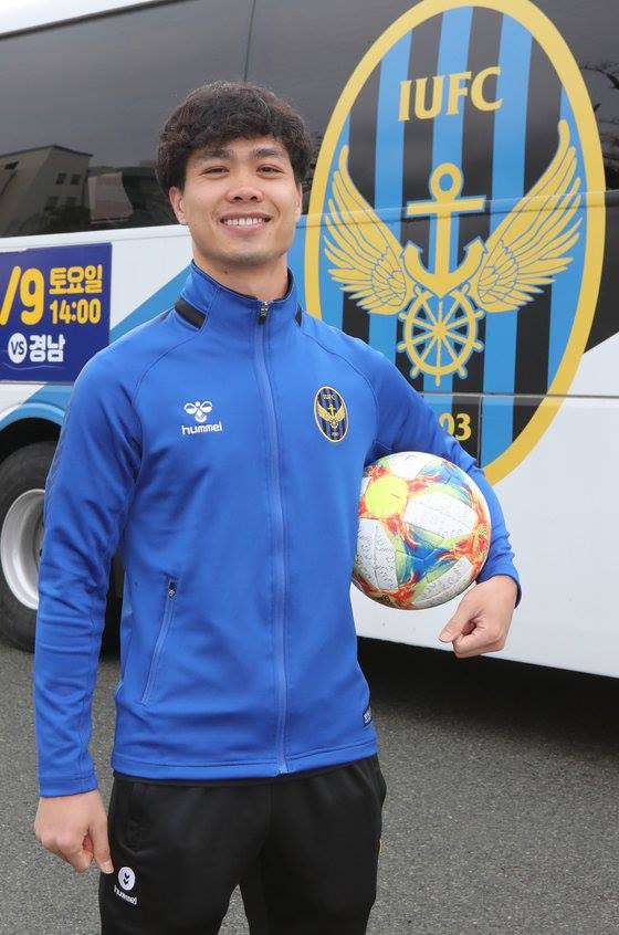 Fan thoả lòng mong đợi khi tận mắt chứng kiến Công Phượng độc diễn ghi bàn ra mắt Incheon United - Ảnh 2.