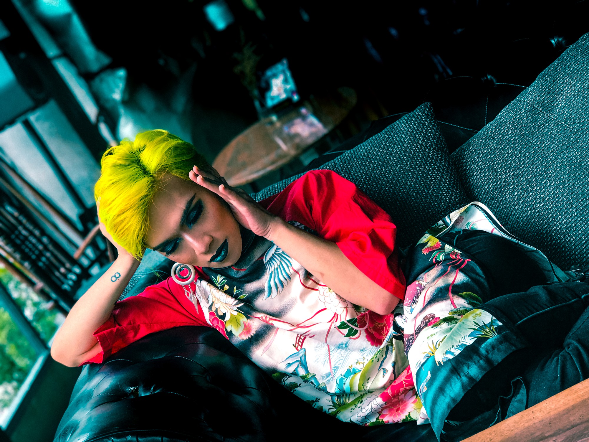 “Hãy gọi chúng tôi là nghệ sĩ” và thế giới nhỏ của những Drag Queen Hà Nội giữa thị thành rộng lớn - Ảnh 3. “Hãy gọi chúng tôi là nghệ sĩ” và thế giới nhỏ của những Drag Queen Hà Nội giữa thị thành rộng lớn - Ảnh 3.