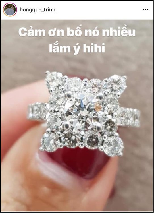Để dân mạng đợi hơi lâu nhưng cuối cùng Hồng Quế cũng chịu khoe nhẫn kim cương nửa tỷ rồi! - Ảnh 2.