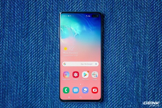 Cận cảnh nốt ruồi duyên của Galaxy S10+: Có che mất nội dung không, xem video có khó chịu không, chơi game thì thế nào? - Ảnh 1.