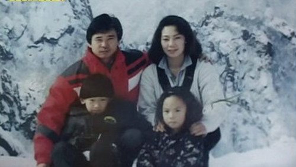 Đặt chồng của 3 mỹ nhân Song Hye Kyo, Kim Tae Hee, Jeon Ji Hyun lên bàn cân: Chênh lệch từ gia thế tới ngoại hình - Ảnh 16. Đặt chồng của 3 mỹ nhân Song Hye Kyo, Kim Tae Hee, Jeon Ji Hyun lên bàn cân: Chênh lệch từ gia thế tới ngoại hình - Ảnh 16.