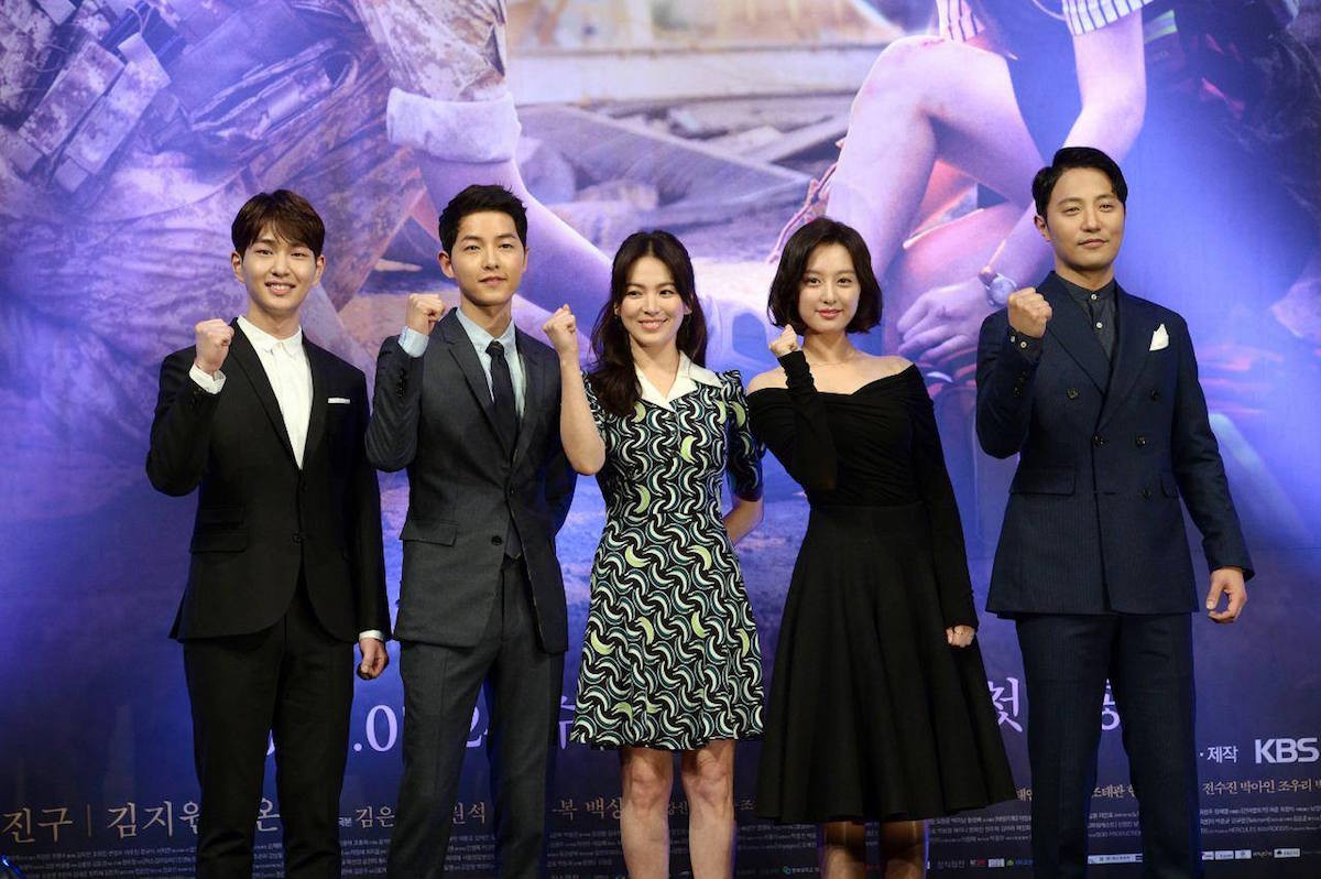 Đặt chồng của 3 mỹ nhân Song Hye Kyo, Kim Tae Hee, Jeon Ji Hyun lên bàn cân: Chênh lệch từ gia thế tới ngoại hình - Ảnh 6. Đặt chồng của 3 mỹ nhân Song Hye Kyo, Kim Tae Hee, Jeon Ji Hyun lên bàn cân: Chênh lệch từ gia thế tới ngoại hình - Ảnh 6.