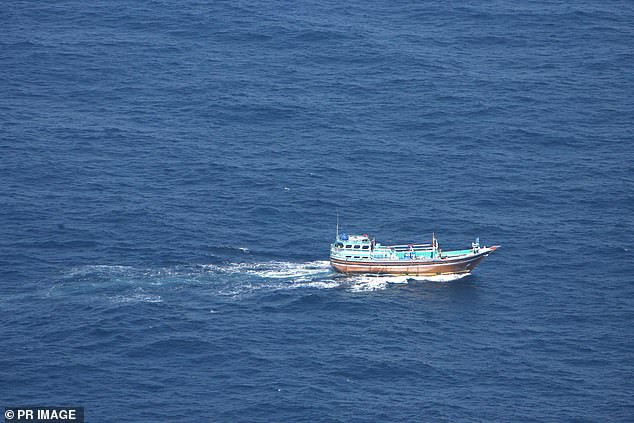 Những con tàu ma, nghĩa địa nổi và kho báu: Hàng loạt điều bí ẩn vây quanh eo biển nơi MH370 mất tích - Ảnh 3.