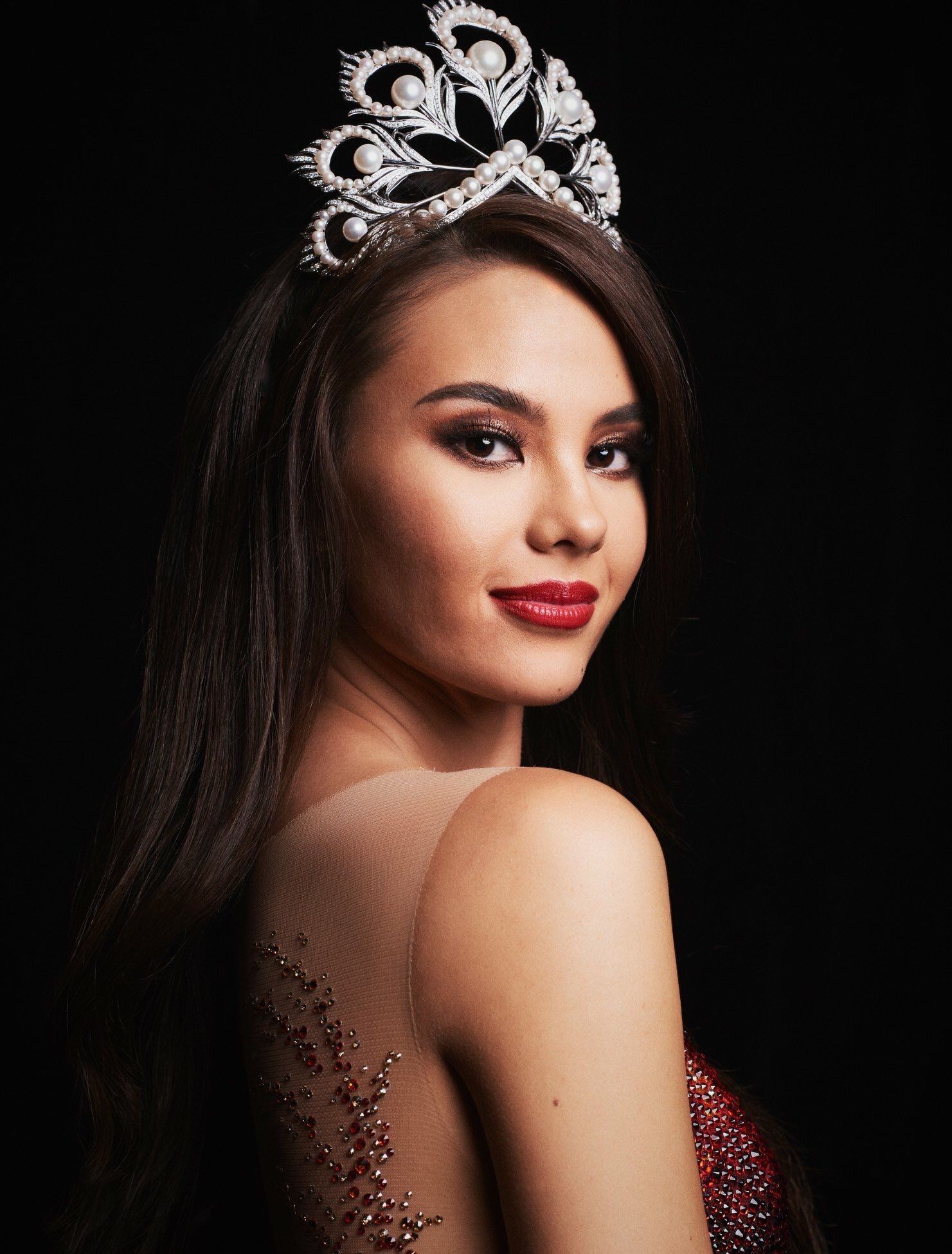 Sự cố hi hữu trong lịch sử Miss Universe: Đang diễu hành, Hoa hậu làm vỡ vương miện 6 tỉ và phản ứng bất ngờ sau đó - Ảnh 17. Sự cố hi hữu trong lịch sử Miss Universe: Đang diễu hành, Hoa hậu làm vỡ vương miện 6 tỉ và phản ứng bất ngờ sau đó - Ảnh 17.