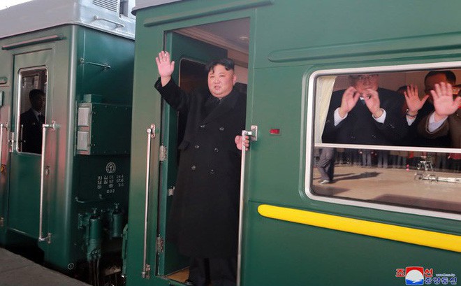 KCNA xác nhận ông Kim Jong-un tới Việt Nam bằng tàu hỏa, 4 Phó Chủ tịch Đảng và em gái tháp tùng - Ảnh 1.