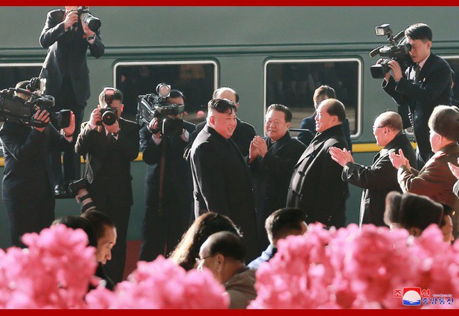 KCNA x&aacute;c nhận &ocirc;ng Kim Jong-un tới Việt Nam bằng t&agrave;u hỏa, 4 Ph&oacute; Chủ tịch Đảng v&agrave; em g&aacute;i th&aacute;p t&ugrave;ng - Ảnh 4.