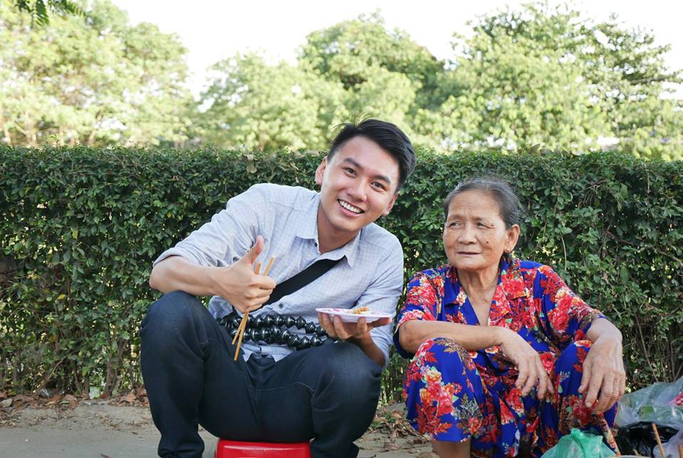 Khoai Lang Thang - Anh vlogger được lòng cư dân mạng vì nụ cười không phải nắng mà vẫn chói chang - Ảnh 4. Khoai Lang Thang - Anh vlogger được lòng cư dân mạng vì nụ cười không phải nắng mà vẫn chói chang - Ảnh 4.