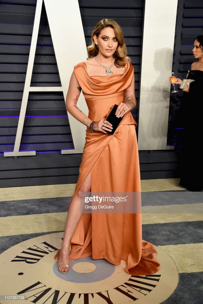 Tiệc hậu Oscar 2019: Trái với thảm đỏ nhạt nhẽo, loạt sao thi nhau thả rông, hở bạo, có thiết kế mặc mà như không - Ảnh 16.