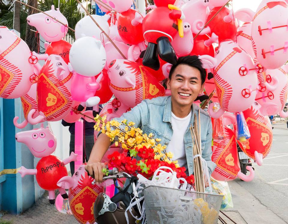 Khoai Lang Thang - Anh vlogger được lòng cư dân mạng vì nụ cười không phải nắng mà vẫn chói chang - Ảnh 1. Khoai Lang Thang - Anh vlogger được lòng cư dân mạng vì nụ cười không phải nắng mà vẫn chói chang - Ảnh 1.