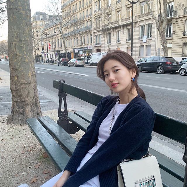 Suzy lại l&agrave;m ch&uacute;ng ta phải gật g&ugrave; c&ocirc;ng nhận: em xinh em để mặt mộc vẫn xinh! - Ảnh 1.