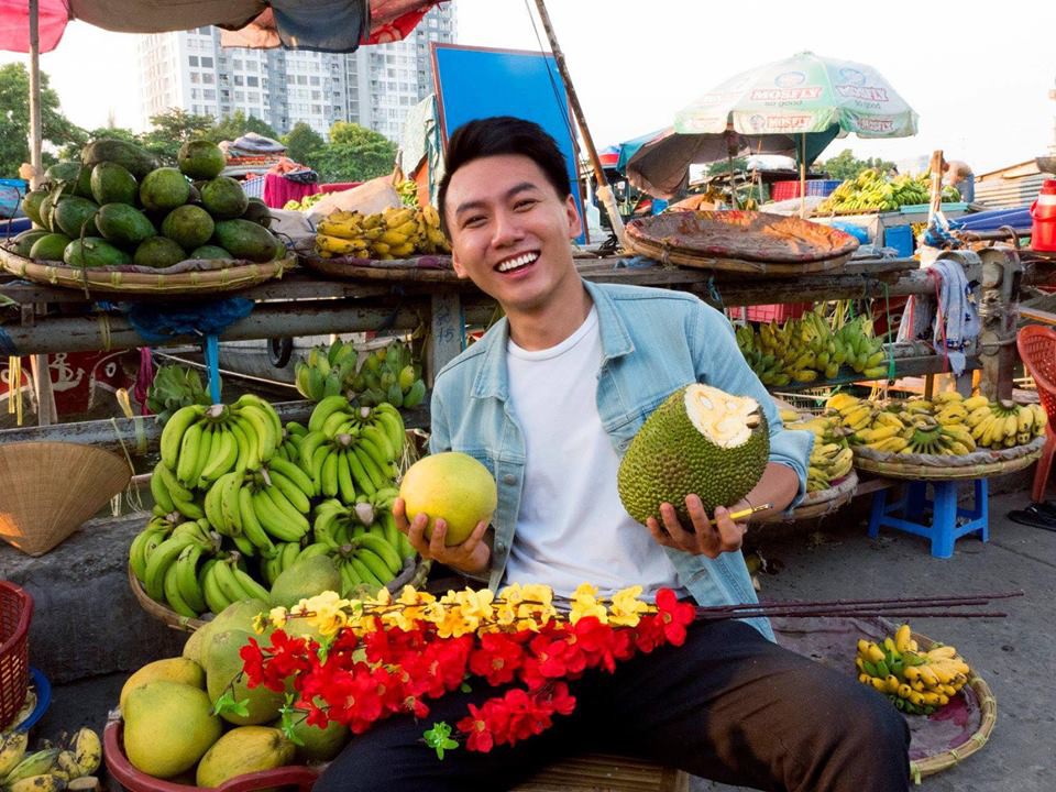 Khoai Lang Thang - Anh vlogger được lòng cư dân mạng vì nụ cười không phải nắng mà vẫn chói chang - Ảnh 2. Khoai Lang Thang - Anh vlogger được lòng cư dân mạng vì nụ cười không phải nắng mà vẫn chói chang - Ảnh 2.