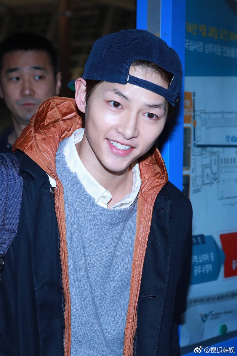Ơn trời, cuối cùng Song Joong Ki đã chính thức lộ diện rồi! - Ảnh 4. Ơn trời, cuối cùng Song Joong Ki đã chính thức lộ diện rồi! - Ảnh 4.
