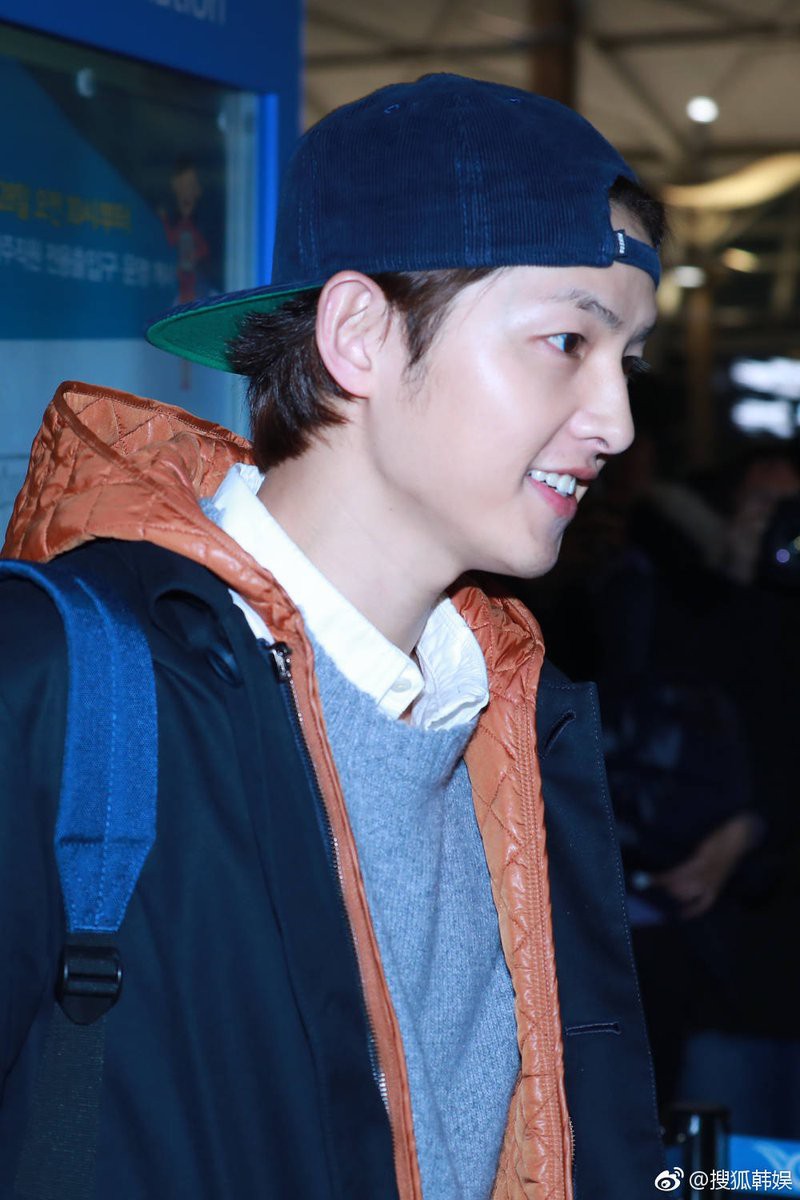 Ơn trời, cuối cùng Song Joong Ki đã chính thức lộ diện rồi! - Ảnh 6. Ơn trời, cuối cùng Song Joong Ki đã chính thức lộ diện rồi! - Ảnh 6.