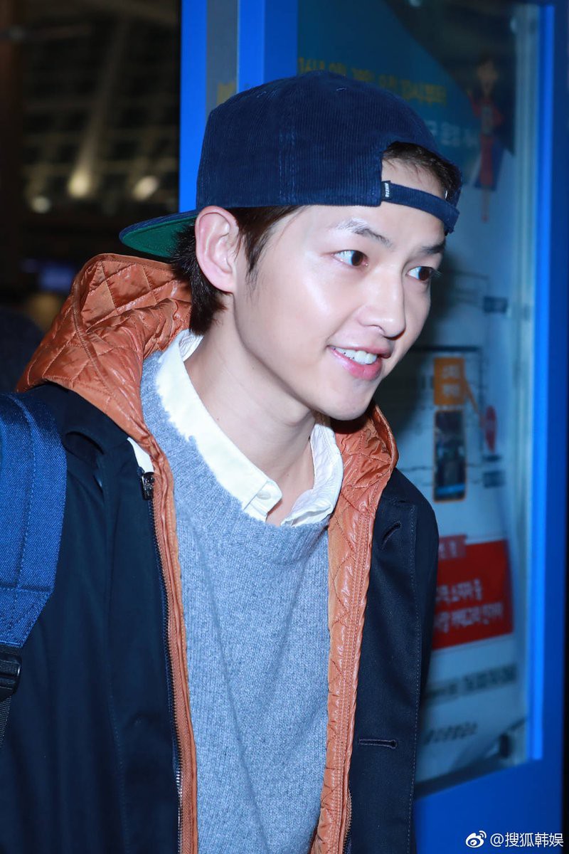 Ơn trời, cuối cùng Song Joong Ki đã chính thức lộ diện rồi! - Ảnh 7. Ơn trời, cuối cùng Song Joong Ki đã chính thức lộ diện rồi! - Ảnh 7.